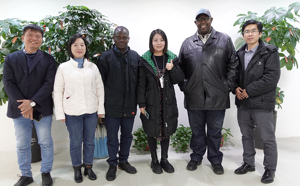 非洲客戶來訪 考察連續碳化設備