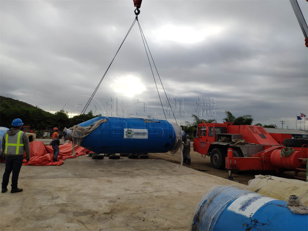 多米尼加16噸廢舊輪胎煉油現場第3張